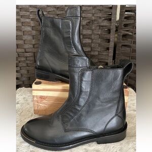 Zadig & Voltaire Womens Boots size 38 Black Leather Zip Up Booties